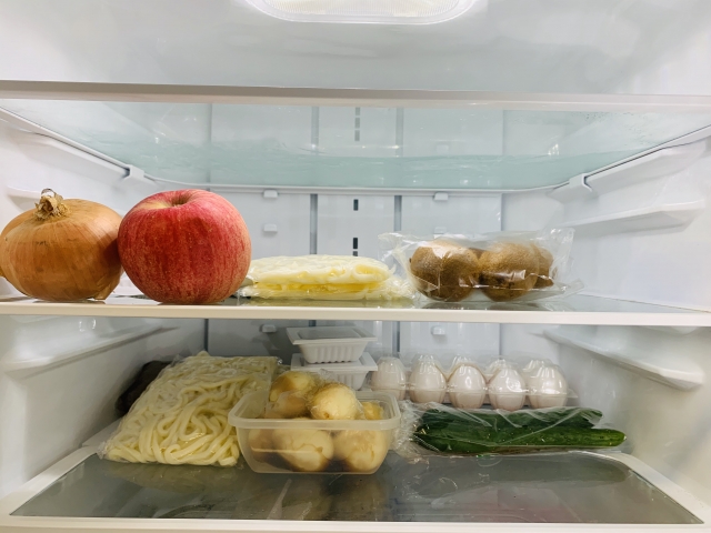 食材を整理して収納した冷蔵庫